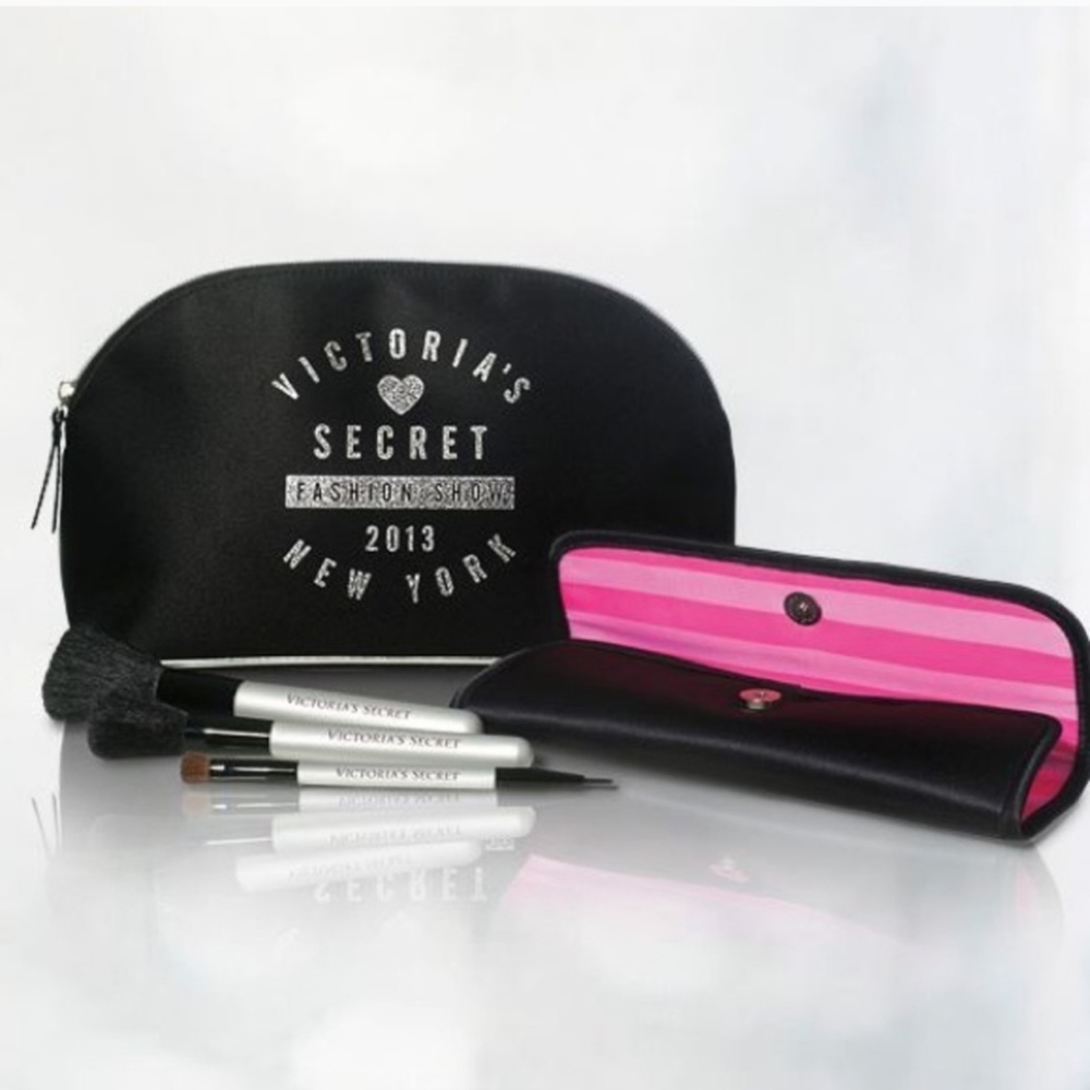 Victoria’s Secret Cosmetic Brush Set